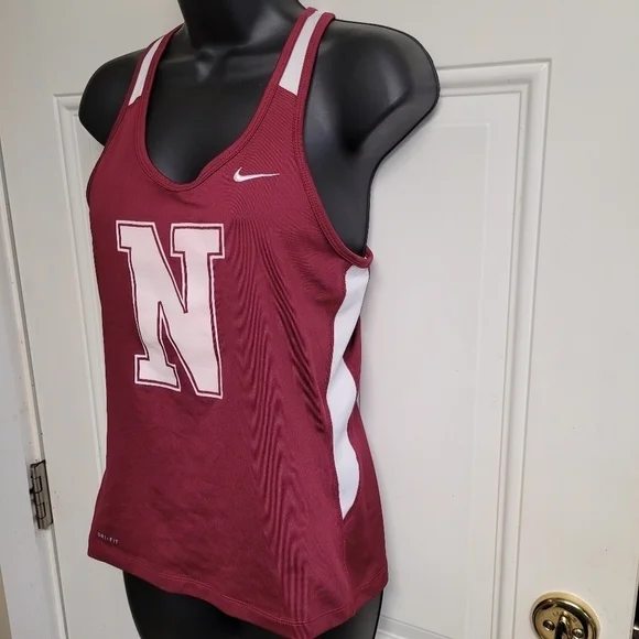 Nike Dri-fit burgundy racer back athletic tank with built-in bra - Picture 4 of 9